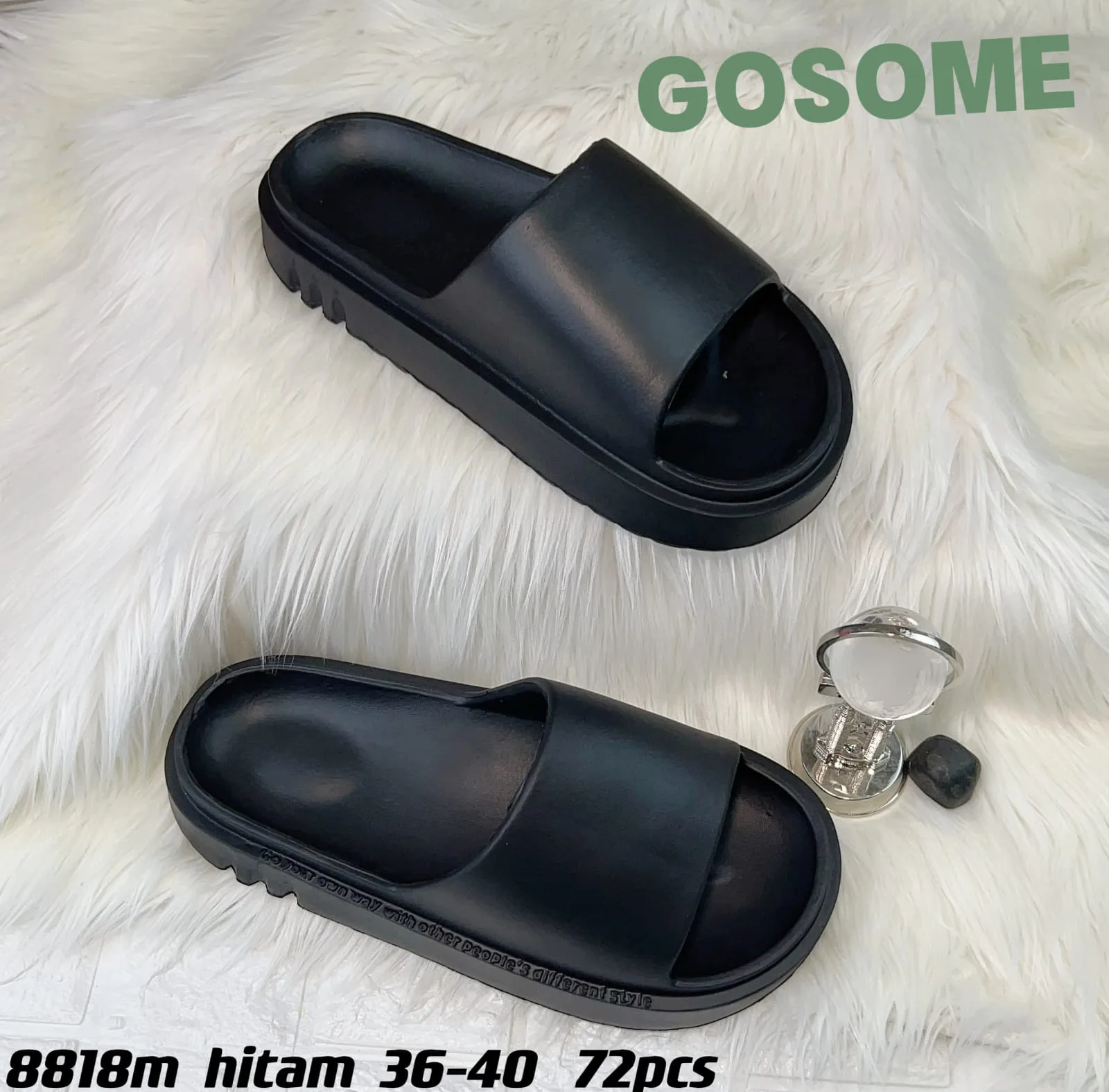 8818M HITAM GOSOME