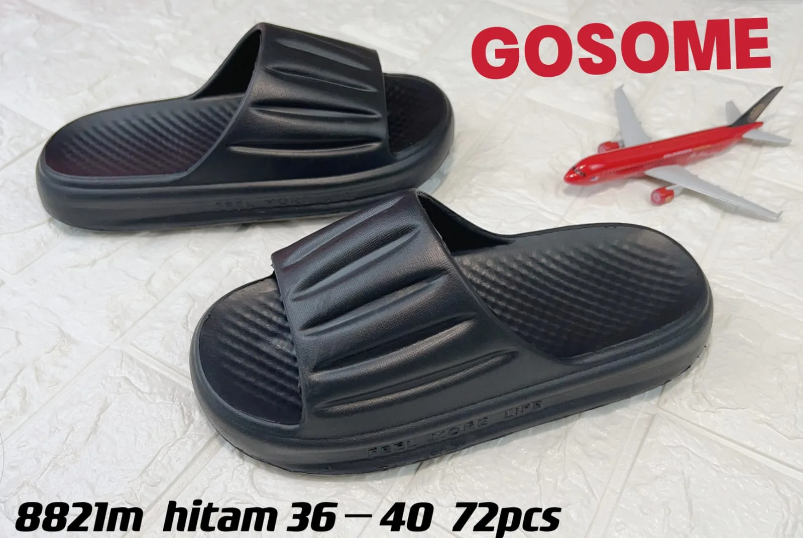 8821M HITAM GOSOME